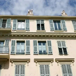 https://nice-centre-superbe-100m2-10-mn-a-pied-de-la-mer.fr-provencehotel.com